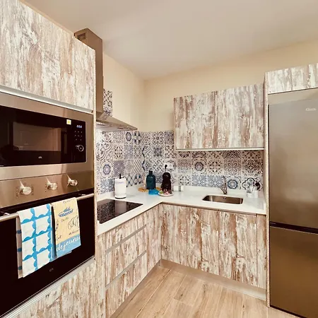 Click&guest - Cosmopolis 1 *